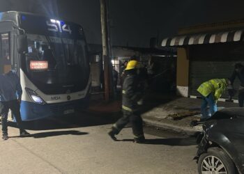Al menos 11 heridos tras el choque entre un colectivo y un auto en Burzaco
