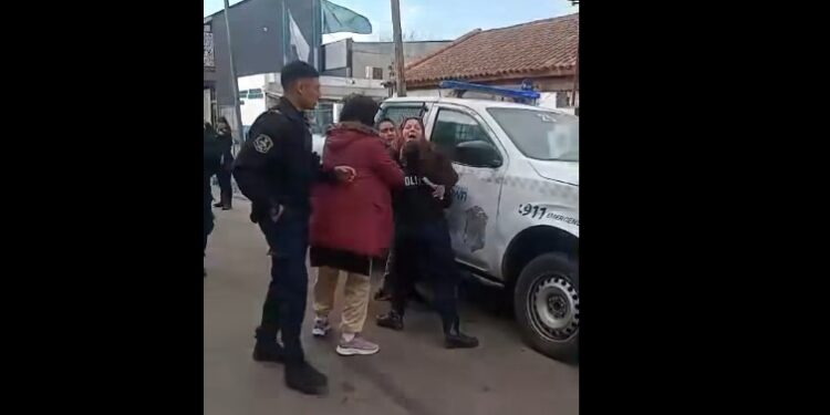 Violento desalojo a feriantes de Malvinas Argentinas, que marcharán al municipio: “Queremos trabajar”
