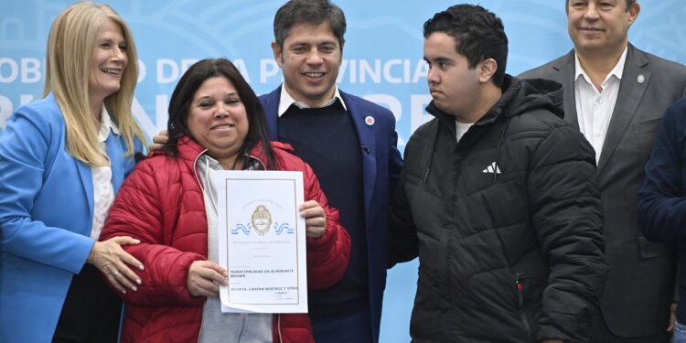 Inauguraron una sucursal del banco Provincia en el Parque Industrial Burzaco y entregaron 1400 escrituras