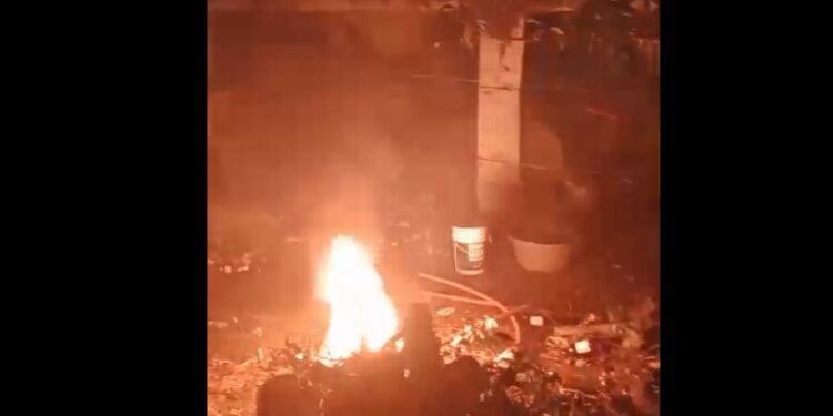 El calvario de una familia de Glew por un vecino descontrolado: «Prende fuego y pone música a todo volumen»