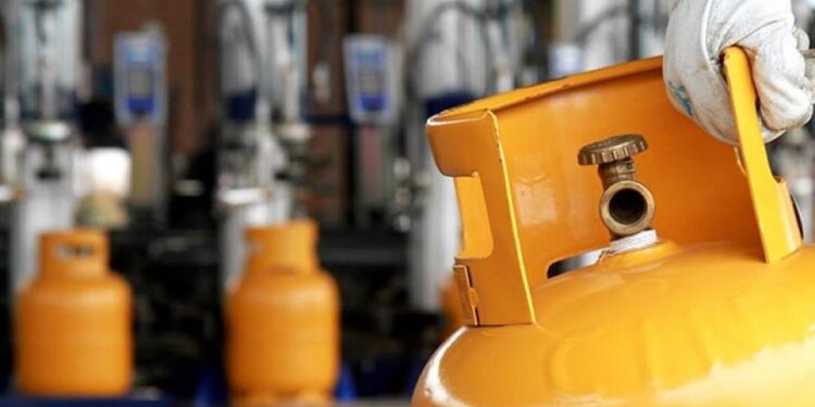 Milei deja de controlar el gas envasado y se podría disparar el precio de las garrafas