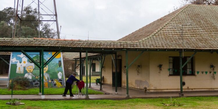 El gobierno de Milei cierra un hogar de Burzaco y 27 abuelos quedan en la calle