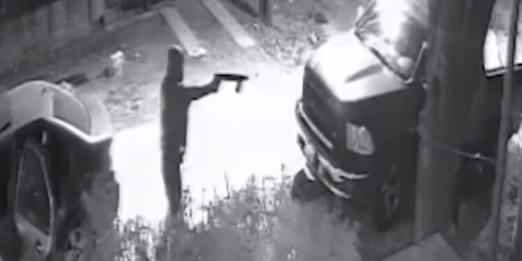 Glew: intentaron robarle al custodio de L-Gante con un arma de fuego, se resistió, noqueó al delincuente de una trompada