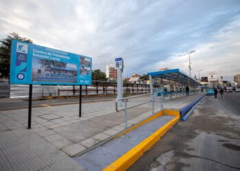 Lanús inauguró dos nuevas dársenas del centro de transbordo y reubican las paradas de colectivos