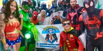 Los superhéroes solidarios de Lomas que llevan su alegría a los niños internados en hospitales