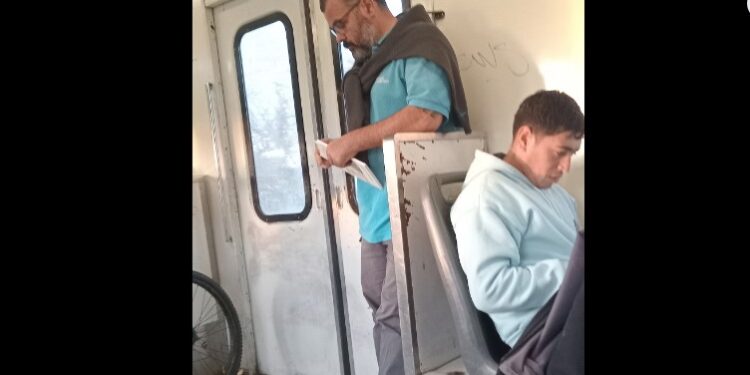 Un gesto salvador, en medio de una mañana imposible para viajar en el Roca