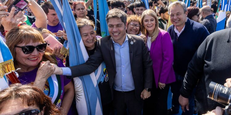 Kicillof en Brown: anunció la construcción de aulas en la Universidad y celebró el cumpleaños de Don Orione
