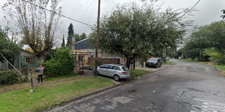 Discutió con un amigo, se subió al auto, lo atropelló y lo mató en Temperley: fue detenido