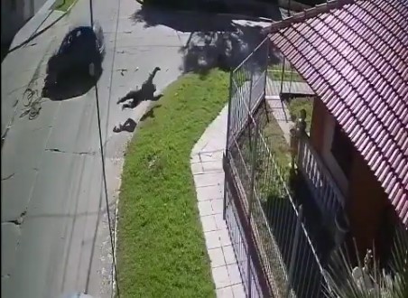 Banfield: iba en contramano, atropelló a un ciclista, lo dejó en grave estado y escapó