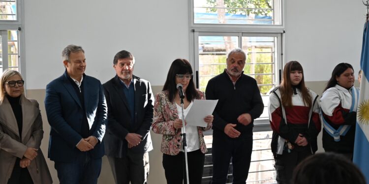 Inauguraron el nuevo edificio de la Escuela 35 de Ministro Rivadavia y entregaron 200 tablets