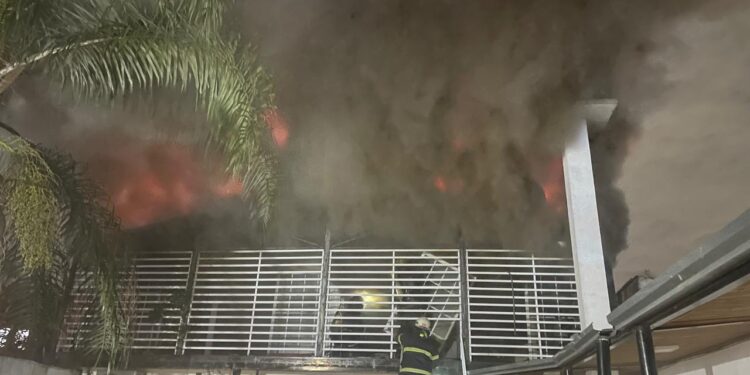 Terrible incendio en una casa de Rafael Calzada