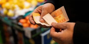 Para el Indec hay que juntar 1.150.000 pesos por mes para no ser pobre