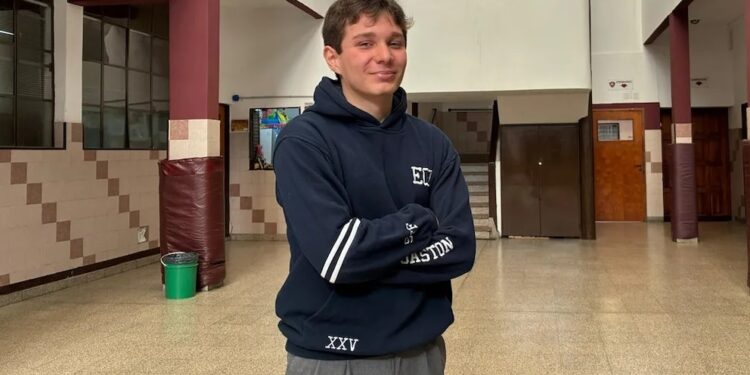 Un joven  de Lanús nominado al premio al mejor estudiante quedó entre los 10 mejores del mundo