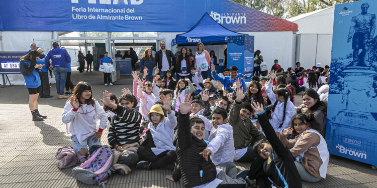 Con la participación de celebridades de la literatura y el periodismo, arranca la Feria del Libro de Brown