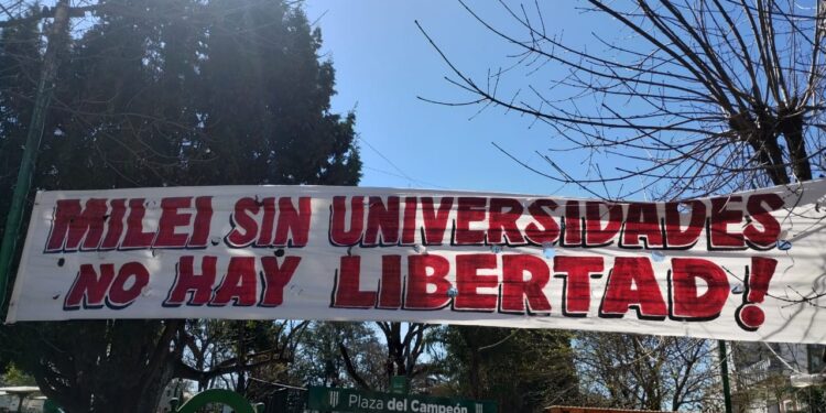 Las universidades paran en rechazo del veto de Milei, que dio de baja una ley para financiarlas