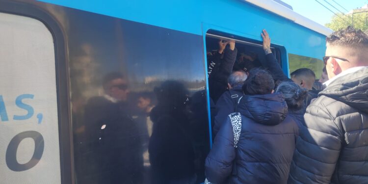 Otra mañana de caos para viajar en el Roca, a pesar de la conciliación obligatoria