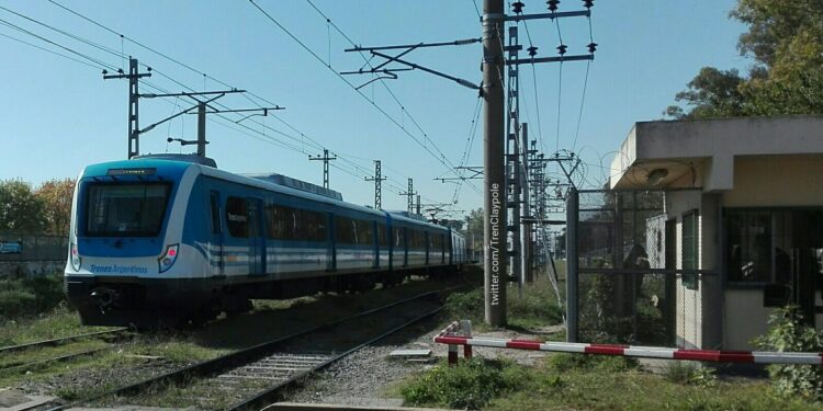 Se suicidó un joven arrojándose al paso del tren en Claypole