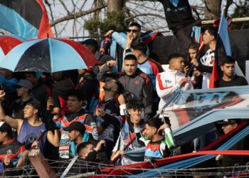 Socios de Brown de Adrogué denuncian que quieren prohibirles entrar a la cancha por criticar a la comisión directiva
