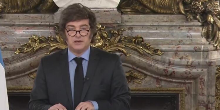 Como Macri en 2018, Milei dijo que «lo peor ya pasó» y Kicillof le respondió: «La gente votó para que cambie el rumbo»