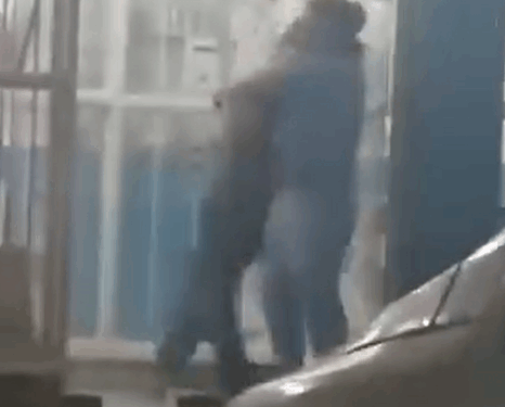 Glew: sacan a los golpes a una persona en situación de calle que dormía en la puerta de un centro veterinario