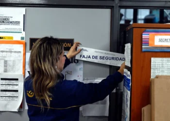 Adiós al cuarto oscuro y los sobres: ¿Cómo se vota este domingo 26 de octubre?