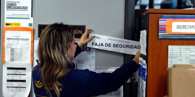 Adiós al cuarto oscuro y los sobres: ¿Cómo se vota este domingo 26 de octubre?