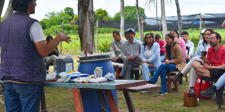 Estudiantes y docentes de Lomas viajaron a Formosa para dar talleres de producción agroecológica a familias campesinas