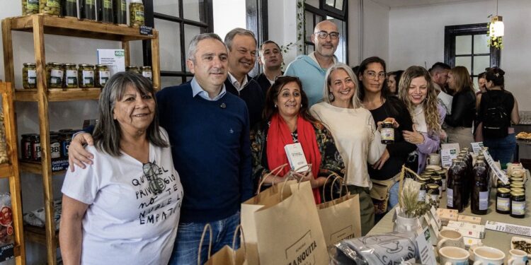 Lanzaron en Burzaco el «Almacén de la comunidad», con reintegros del 40% con Cuenta DNI