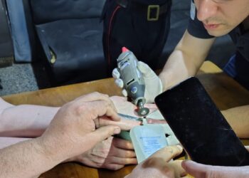 A una vecina de Longchamps se le trabó el anillo y tuvo que llamar a los Bomberos