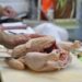 «Nos van a salir alitas»: el consumo de pollo es el más alto de la última década