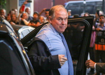 Milei tuvo otro día de miércoles: renunció otro ministro y el dólar se disparó por arriba de los $ 1500