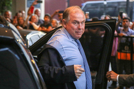 Milei tuvo otro día de miércoles: renunció otro ministro y el dólar se disparó por arriba de los $ 1500