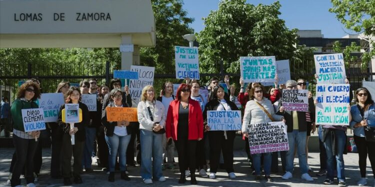 Denuncian hostigamiento en el juicio al ginecólogo de Burzaco acusado de abusar de sus pacientes