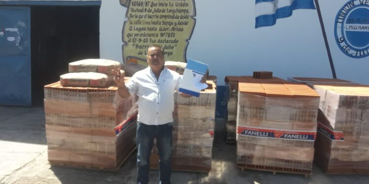 Tragedia en Longchamps: murió el presidente de un club al caerse de un techo