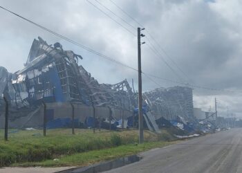 Al menos 10 fábricas destrozadas y una hipótesis tras el terrible incendio de Ezeiza