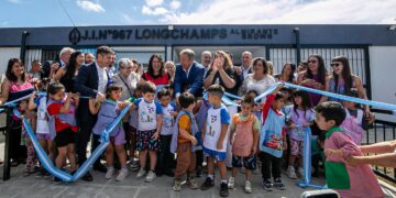 Inauguraron un jardín de infantes y el nuevo edificio de una escuela en Longchamps