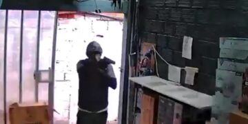 «Boca abajo o disparo»: así robaron una casa de electrodomésticos en Llavallol