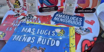 Por unas fiestas «con más luces y menos ruidos»: madres y padres de chicos autistas participaron en una jornada de concientización en el Oñativia