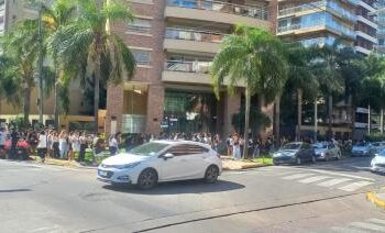 Crisis y necesidad: más de dos cuadras de fila para conseguir empleo en Lomas