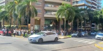 Crisis y necesidad: más de dos cuadras de fila para conseguir empleo en Lomas