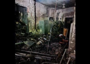 Tres jóvenes incendiaron una escuela de Claypole, rompieron todo, dejaron un misterioso mensaje y se fueron: «Esto es pura maldad»