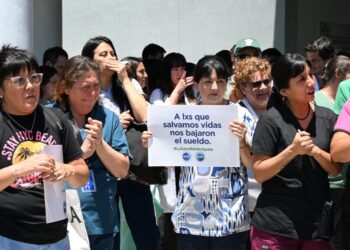 Advierten que los recortes de Milei ponen en riesgo los hospitales de Varela, Monte Grande y Cañuelas