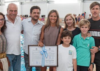 El nuevo natatorio de Calzada ya abrió para la colonia de verano y le entregaron una distinción a Noelia Petti