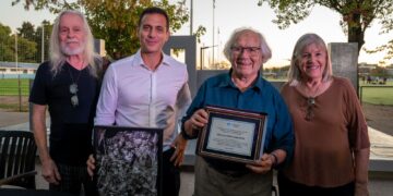 El intendente de Lanús participó de una charla abierta junto a Adolfo Pérez Esquivel en el parque de la memoria