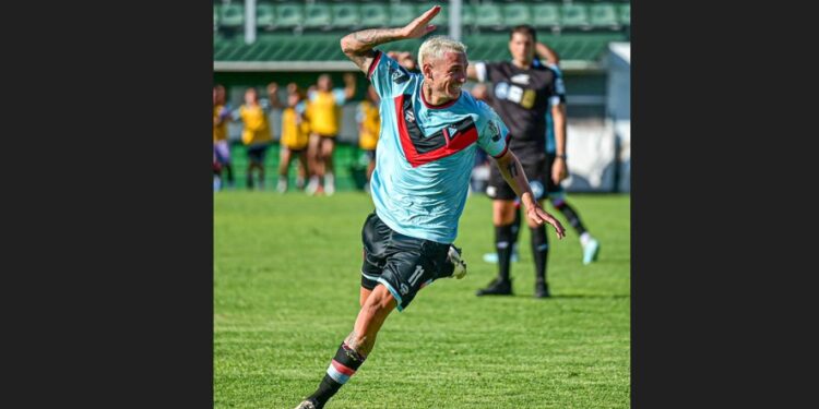 Sanma goleó en Burzaco y el Tricolor se trajo un triunfazo de su visita a Laferrere