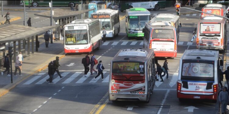 En dos semanas vuelve a aumentar el colectivo y el mínimo será de 700 pesos