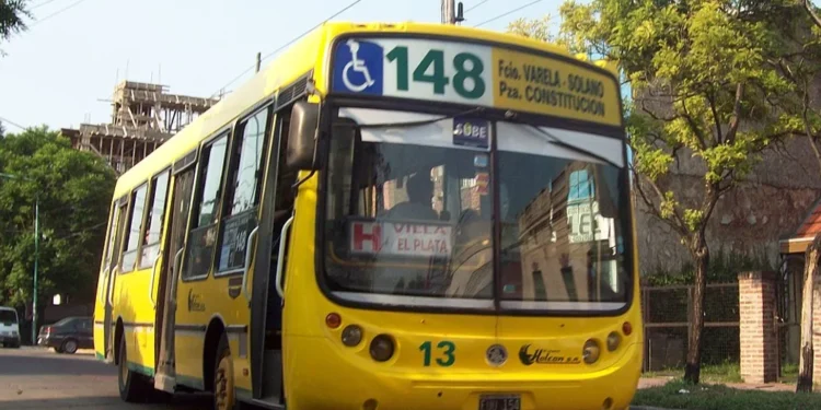 Cerró una importante línea de colectivos que conecta el conurbano con Capital Federal y 500 trabajadores quedan sin empleo