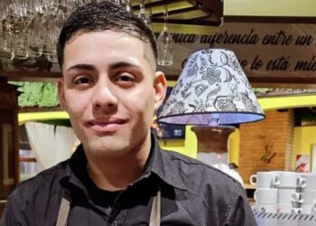 Lomas: buscan a dos hermanos que mataron a un joven con un destornillador