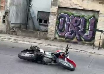 Tragedia en Quilmes: un motociclista murió al chocar contra una soga que cortaba la calle en  un corso barrial