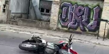 Tragedia en Quilmes: un motociclista murió al chocar contra una soga que cortaba la calle en  un corso barrial